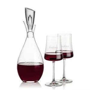 Juliette Decanter & Dakota Wine | https://www.bestnamebadges.com
