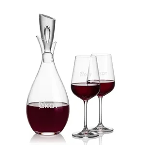 Juliette Decanter & Laurent Wine | https://www.bestnamebadges.com
