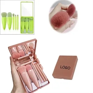 Mini Portable Travel Makeup Brush Set | https://www.bestnamebadges.com